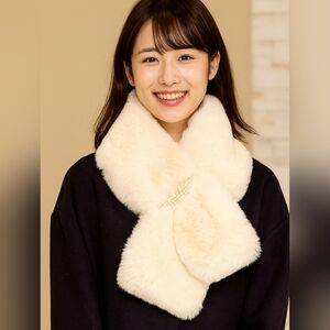 NWT Faux Fur And Pearl Scarf